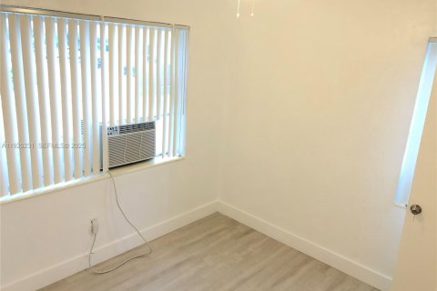 Снять в аренду кондоминиум в Майами-Бич, Флорида 2 спальни, 55м2, № 1984708 - фото 12