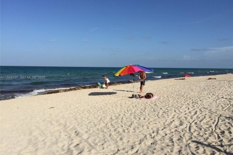 Снять в аренду кондоминиум в Майами-Бич, Флорида 2 спальни, 55м2, № 1984708 - фото 4