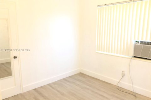 Снять в аренду кондоминиум в Майами-Бич, Флорида 2 спальни, 55м2, № 1984708 - фото 15