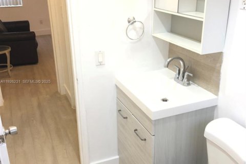 Снять в аренду кондоминиум в Майами-Бич, Флорида 2 спальни, 55м2, № 1984708 - фото 19