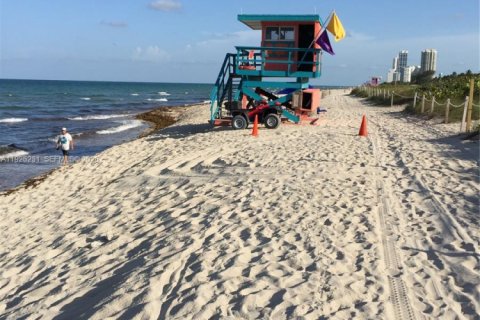 Кондоминиум с 2 спальнями в Майами-Бич, Флорида № 1984708