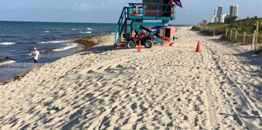 Кондоминиум с 2 спальнями в Майами-Бич, Флорида № 1984708