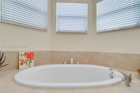 Villa ou maison à vendre à Greenacres, Floride: 4 chambres, 254.27 m2 № 2080793 - photo 27