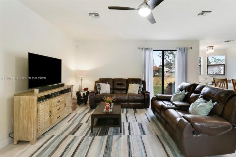 Villa ou maison à vendre à Greenacres, Floride: 4 chambres, 254.27 m2 № 2080793 - photo 12