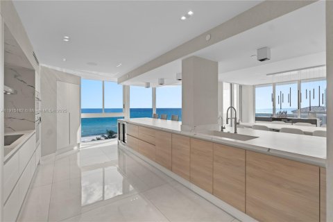 Condo in Miami Beach, Florida, 5 bedrooms  № 1973135 - photo 30