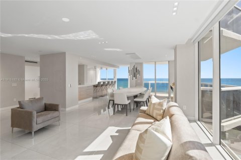 Condo in Miami Beach, Florida, 5 bedrooms  № 1973135 - photo 22