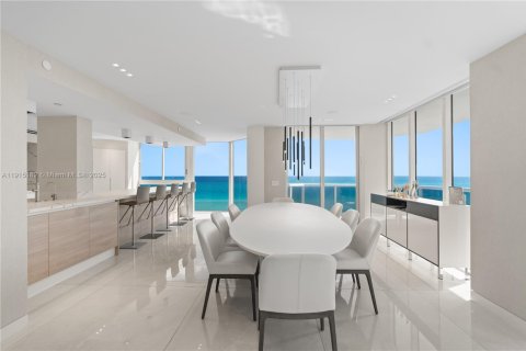 Condo in Miami Beach, Florida, 5 bedrooms  № 1973135 - photo 3