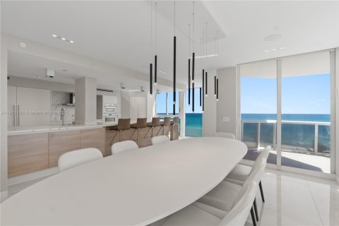 Condo in Miami Beach, Florida, 5 bedrooms  № 1973135 - photo 25