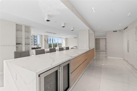 Condo in Miami Beach, Florida, 5 bedrooms  № 1973135 - photo 29