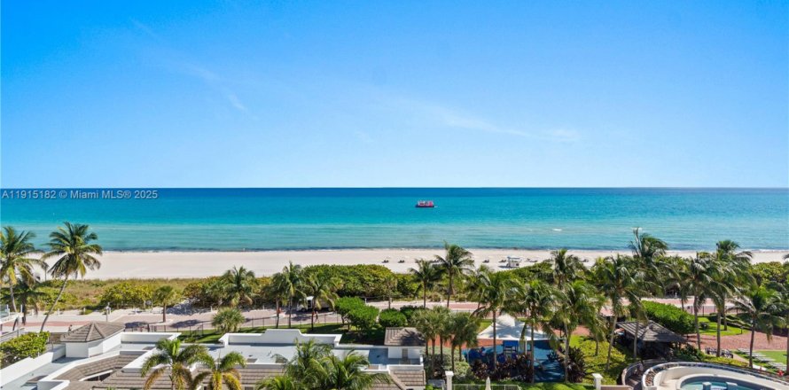 Condo in Miami Beach, Florida, 5 bedrooms  № 1973135