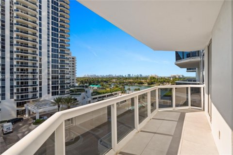 Condo in Miami Beach, Florida, 5 bedrooms  № 1973135 - photo 16