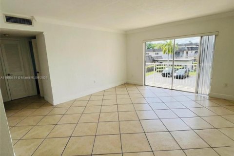 Condominio en alquiler en Miami, Florida, 2 dormitorios, 80.45 m2 № 1952093 - foto 20