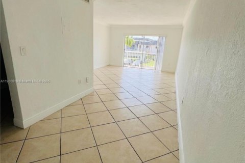 Condominio en alquiler en Miami, Florida, 2 dormitorios, 80.45 m2 № 1952093 - foto 23