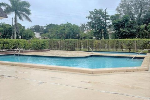 Condominio en alquiler en Miami, Florida, 2 dormitorios, 80.45 m2 № 1952093 - foto 6