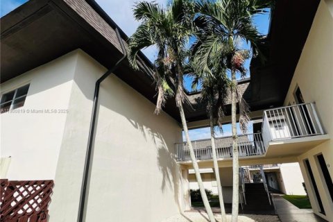 Condominio en alquiler en Miami, Florida, 2 dormitorios, 80.45 m2 № 1952093 - foto 2