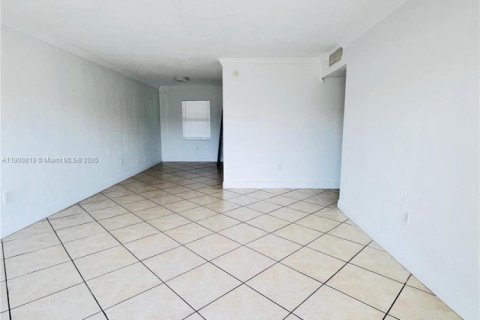 Condominio en alquiler en Miami, Florida, 2 dormitorios, 80.45 m2 № 1952093 - foto 22