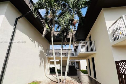 Condominio en alquiler en Miami, Florida, 2 dormitorios, 80.45 m2 № 1952093 - foto 4