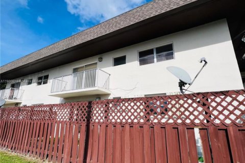Condominio en alquiler en Miami, Florida, 2 dormitorios, 80.45 m2 № 1952093 - foto 5