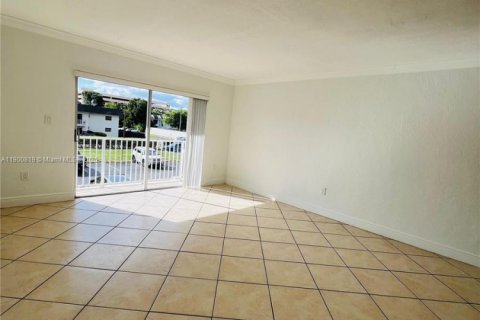Condominio en alquiler en Miami, Florida, 2 dormitorios, 80.45 m2 № 1952093 - foto 15