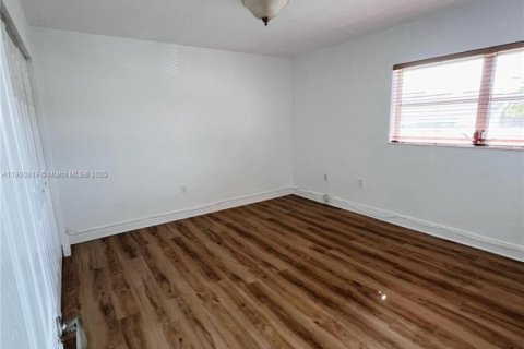 Condominio en alquiler en Miami, Florida, 2 dormitorios, 80.45 m2 № 1952093 - foto 14