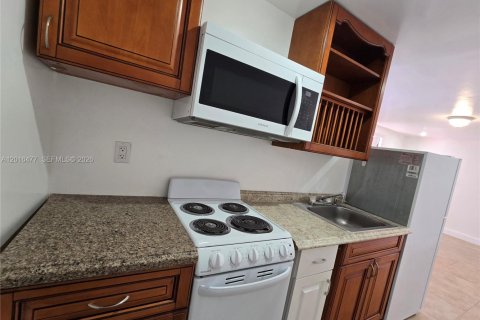 Villa ou maison à louer à Miami, Floride: 1 chambre № 2248456 - photo 8
