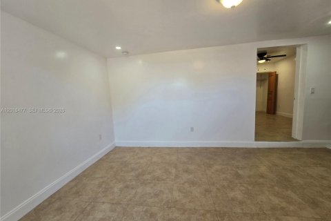 Villa ou maison à louer à Miami, Floride: 1 chambre № 2248456 - photo 4