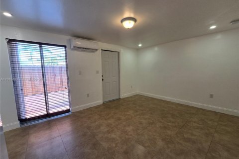 Villa ou maison à louer à Miami, Floride: 1 chambre № 2248456 - photo 2