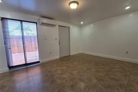Villa ou maison à louer à Miami, Floride: 1 chambre № 2248456 - photo 3