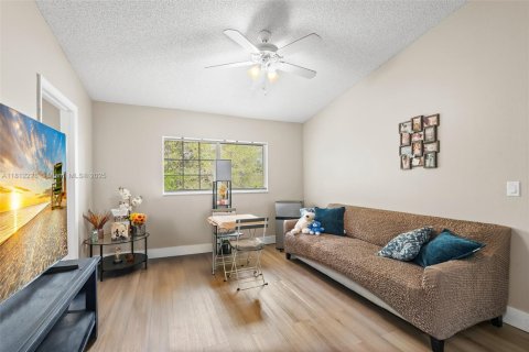 Copropriété à vendre à Hollywood, Floride: 2 chambres, 69.58 m2 № 1935604 - photo 3