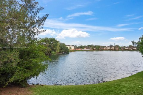 Copropriété à vendre à Hollywood, Floride: 2 chambres, 69.58 m2 № 1935604 - photo 13