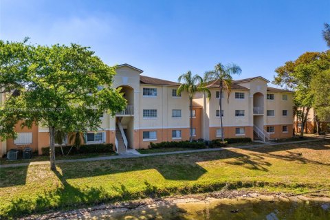 Copropriété à vendre à Hollywood, Floride: 2 chambres, 69.58 m2 № 1935604 - photo 19