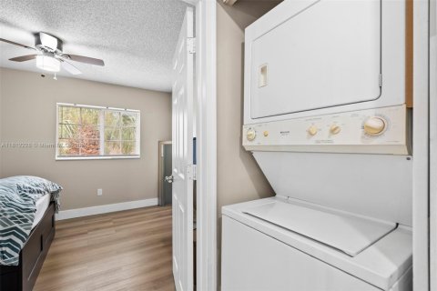 Copropriété à vendre à Hollywood, Floride: 2 chambres, 69.58 m2 № 1935604 - photo 12