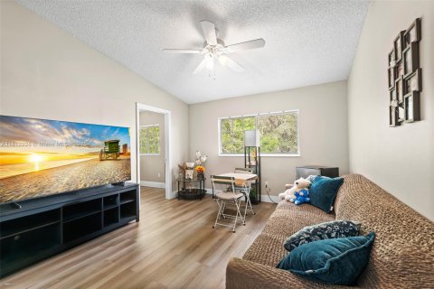 Copropriété à vendre à Hollywood, Floride: 2 chambres, 69.58 m2 № 1935604 - photo 2