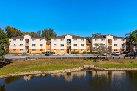 Copropriété à vendre à Hollywood, Floride: 2 chambres, 69.58 m2 № 1935604 - photo 20