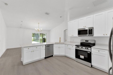 House in Kissimmee, Florida 4 bedrooms, 192.03 sq.m. № 2258692 - photo 13