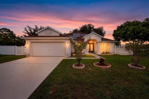 House in Kissimmee, Florida 4 bedrooms, 192.03 sq.m. № 2258692 - photo 2