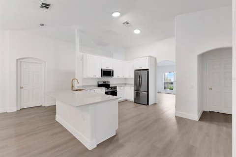 House in Kissimmee, Florida 4 bedrooms, 192.03 sq.m. № 2258692 - photo 15