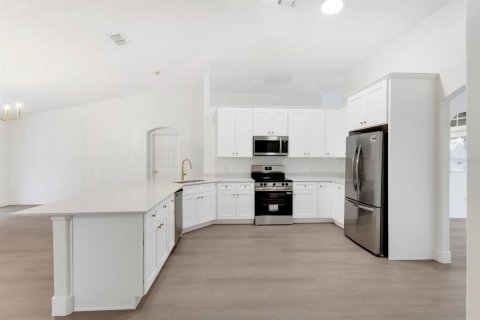 House in Kissimmee, Florida 4 bedrooms, 192.03 sq.m. № 2258692 - photo 14