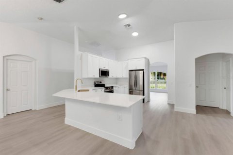 House in Kissimmee, Florida 4 bedrooms, 192.03 sq.m. № 2258692 - photo 16