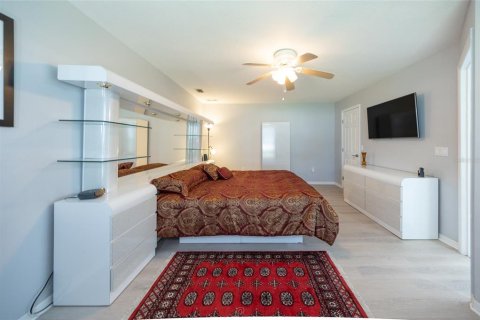 House in Palm Coast, Florida 3 bedrooms, 187.01 sq.m. № 2347632 - photo 11