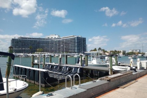 Condo in Miami Beach, Florida, 1 bedroom  № 1486064 - photo 24