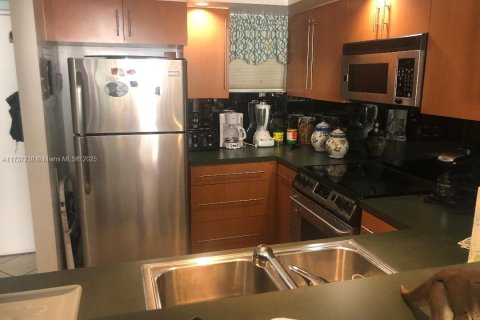 Condo in Miami Beach, Florida, 1 bedroom  № 1486064 - photo 9