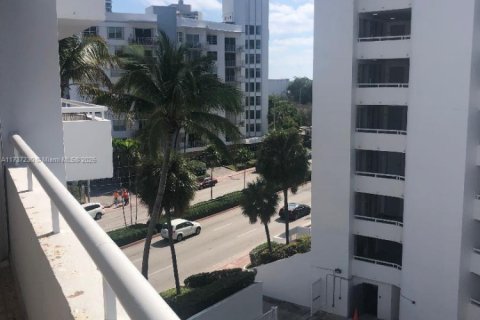 Condo in Miami Beach, Florida, 1 bedroom  № 1486064 - photo 4