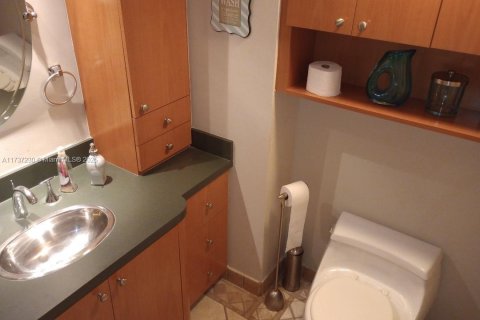 Condo in Miami Beach, Florida, 1 bedroom  № 1486064 - photo 16