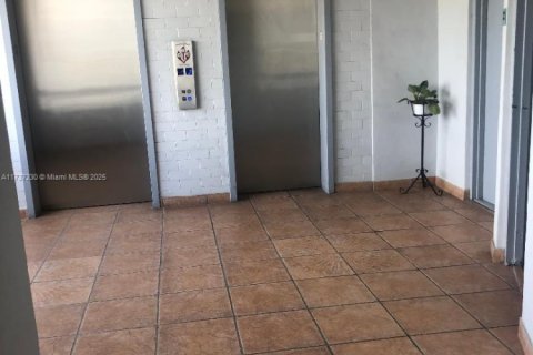 Condo in Miami Beach, Florida, 1 bedroom  № 1486064 - photo 21