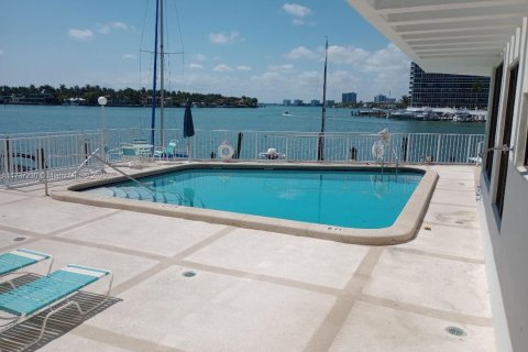 Condo in Miami Beach, Florida, 1 bedroom  № 1486064 - photo 19