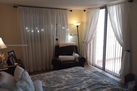 Condo in Miami Beach, Florida, 1 bedroom  № 1486064 - photo 12