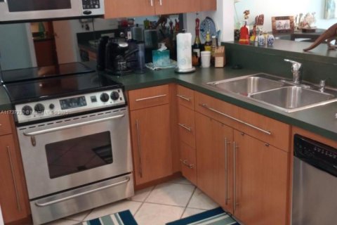 Condo in Miami Beach, Florida, 1 bedroom  № 1486064 - photo 8