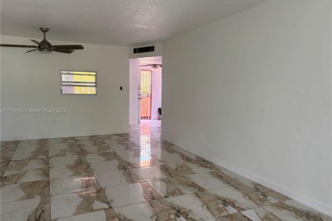 Купить кондоминиум в Майами, Флорида 1 спальня, 83.43м2, № 1692549 - фото 5