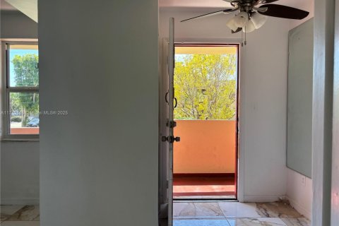 Купить кондоминиум в Майами, Флорида 1 спальня, 83.43м2, № 1692549 - фото 7